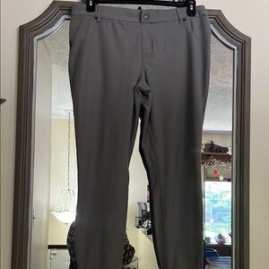 HUE Gray Ankle Cropped Pants Professional Style